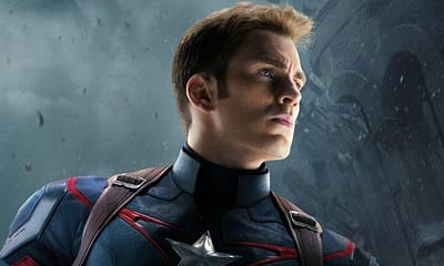 Captain America v podaní herca Chrisa Evansa v ikonickej uniforme zo série Marvel Cinematic Universe.