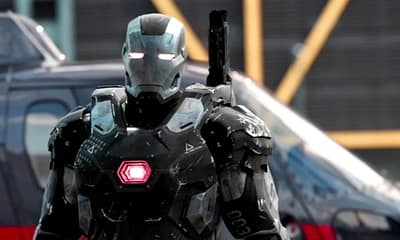 Postava War Machine, ktorú stvárnil Don Cheadle, vo filme Captain America: Civil War.